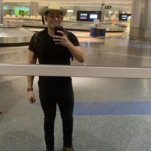 Meet your Posher, Cesar